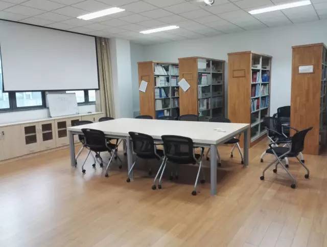 南大浓厚学术氛围引赞叹，大气科学学生论坛自由交流解难题