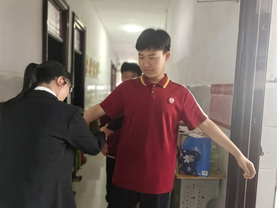 汉梁中学等校开启高考‘无声入场’模拟演练,助力学子适应考场