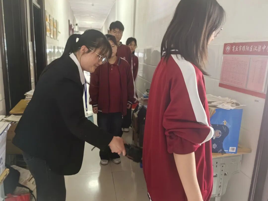 汉梁中学等校开启高考‘无声入场’模拟演练,助力学子适应考场