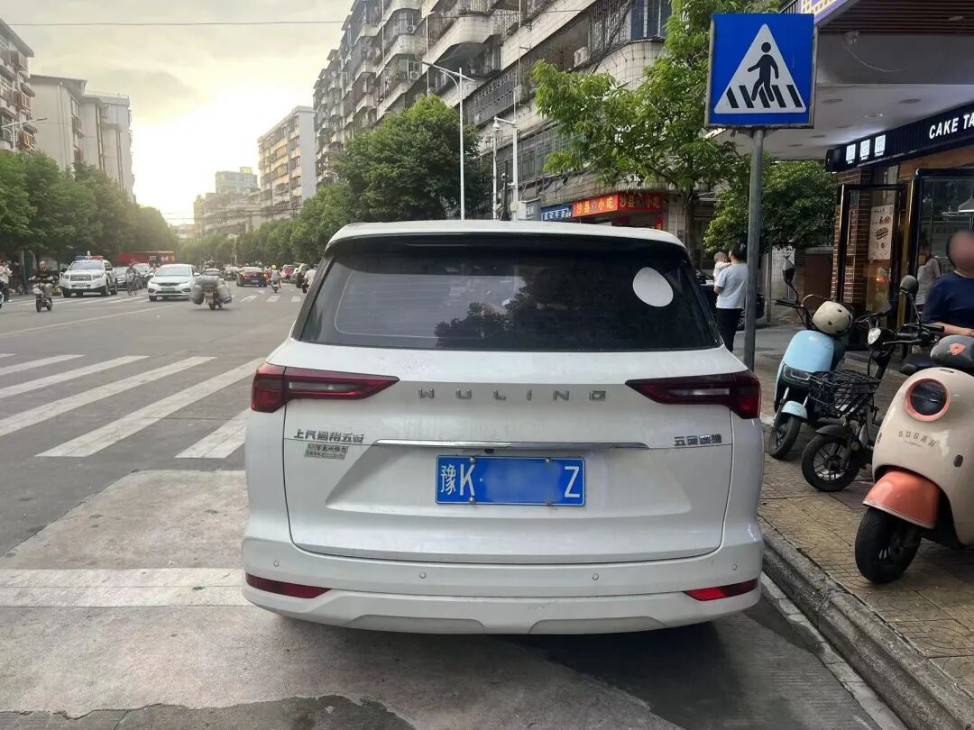 路边违停的严重后果 广州交警严查违章停车