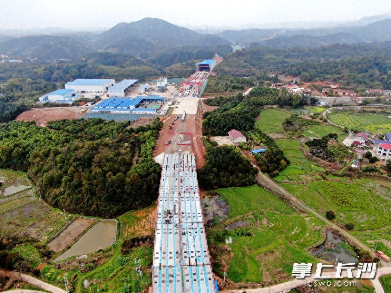 高速桥梁首梁浇筑架设 浏江高速进入新阶段