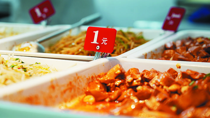 大学食堂1元爱心菜，贫困生吃得起