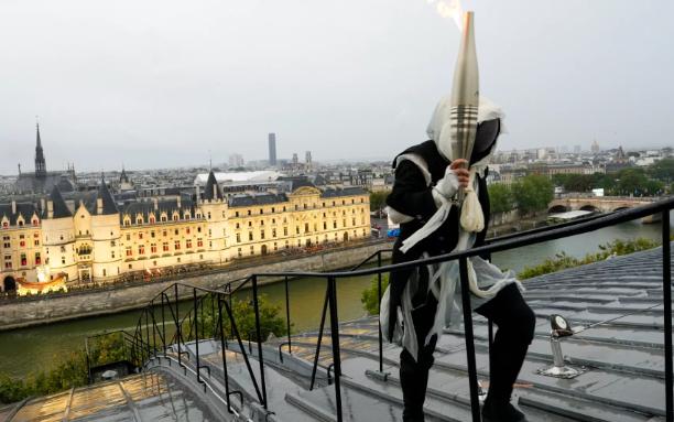 法国巴黎奥运纪念品受追捧，博物馆与收藏家竞相角逐拍品