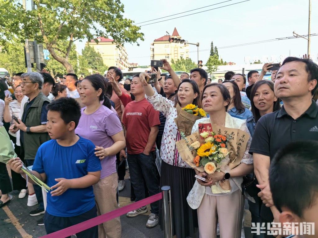 高考化学考试结束,考生:今年题不难,作答流畅时间充裕