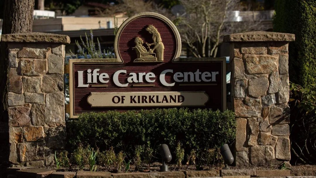 美国新冠病例攀升死亡新增,疫情隔离防控力度加大