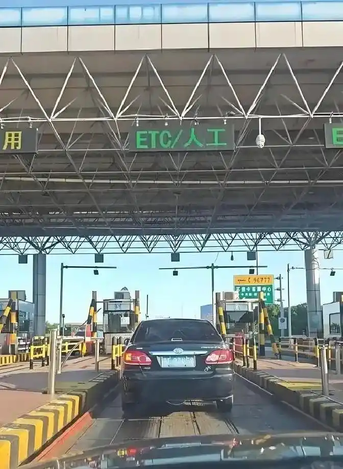 高速收费新政来了!车主:以后过路更顺畅,期待