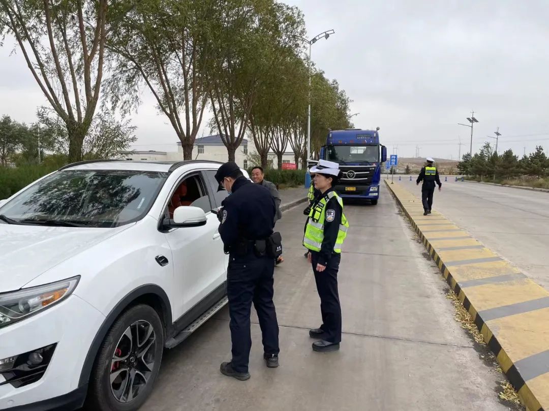 高新区公安筑牢秋冬道路交通安全防线,预防事故减少违章