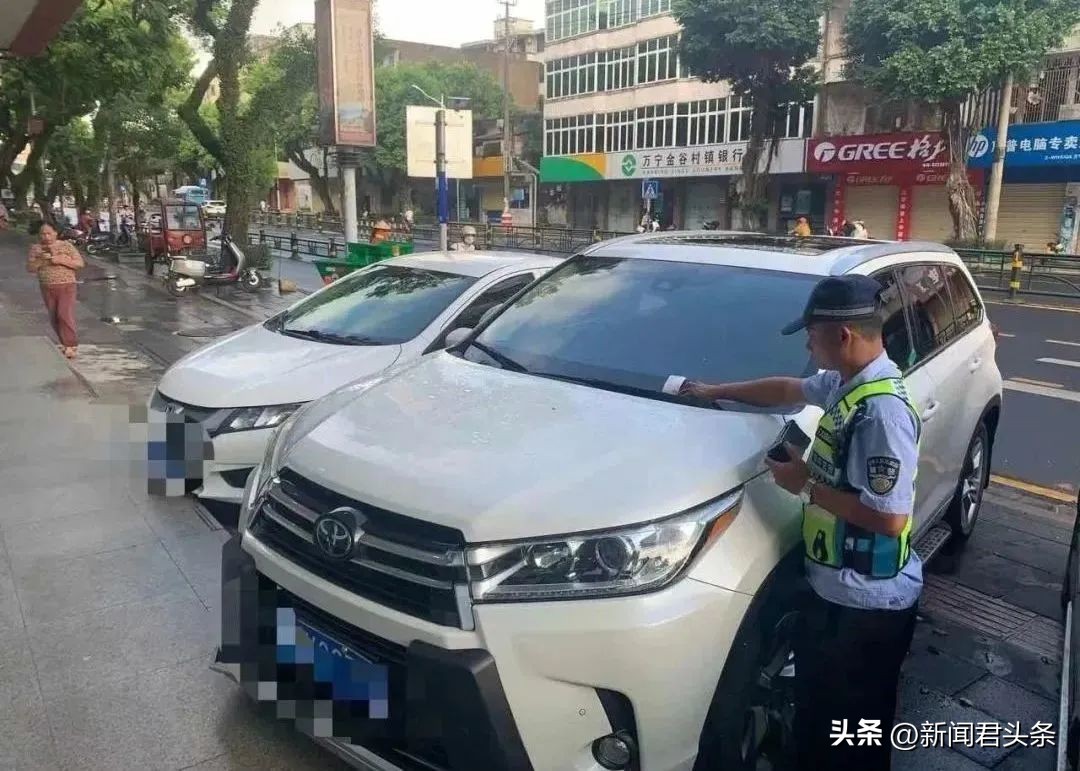 万宁交警开展违停治理行动,净化道路交通环境