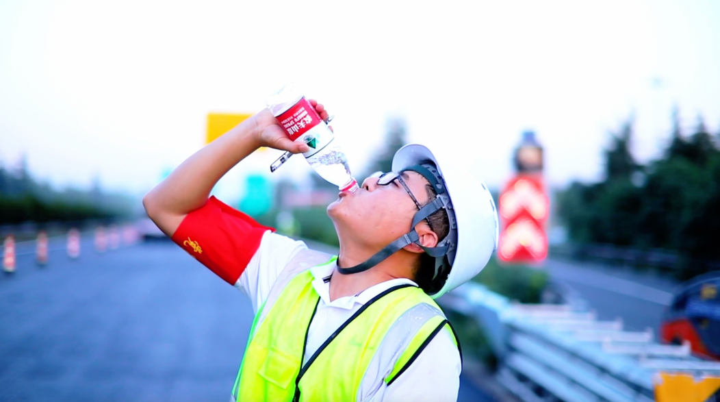 高速道路养护人:汛期坚守,守护安林、林长高速通途