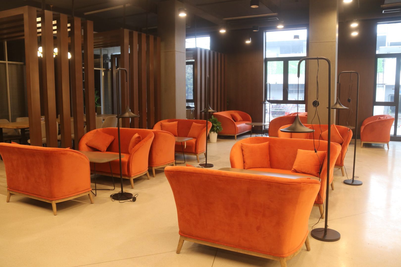 浙大玉泉校区第二食堂翻新开业,师生挤爆,美食学习两不误