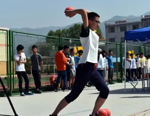 2022年《新体育法》正式宣布,体育成绩将与高考报名挂钩。高考学生需要注意的