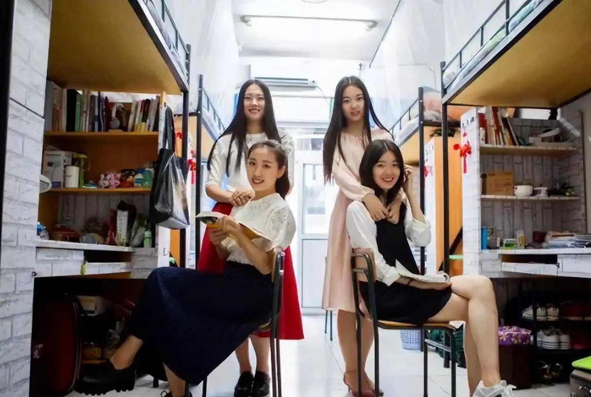 大学宿舍条件差异大,家长学生都关心啥样宿舍住着舒服?